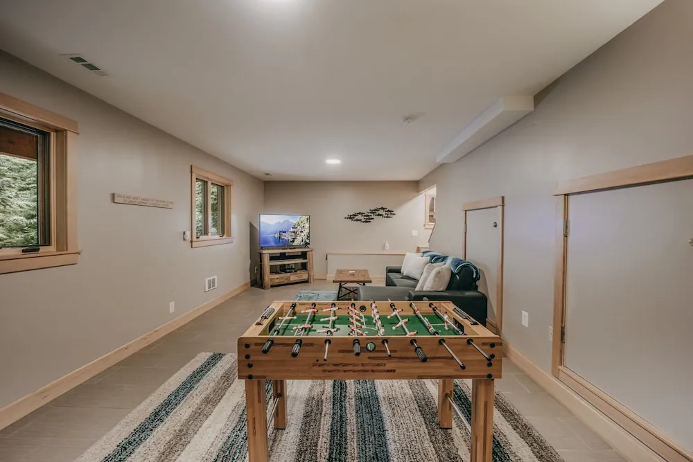 Snowline Cabin #69 - An Elegant Country Home! Sleeps 8
