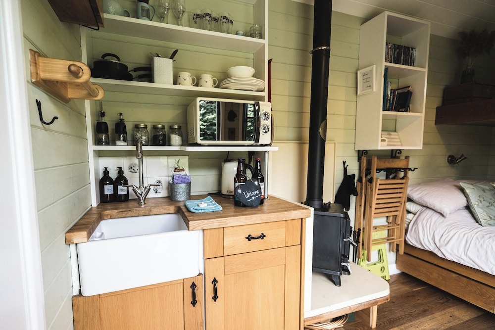 Little Otchan Shepherd's Hut
