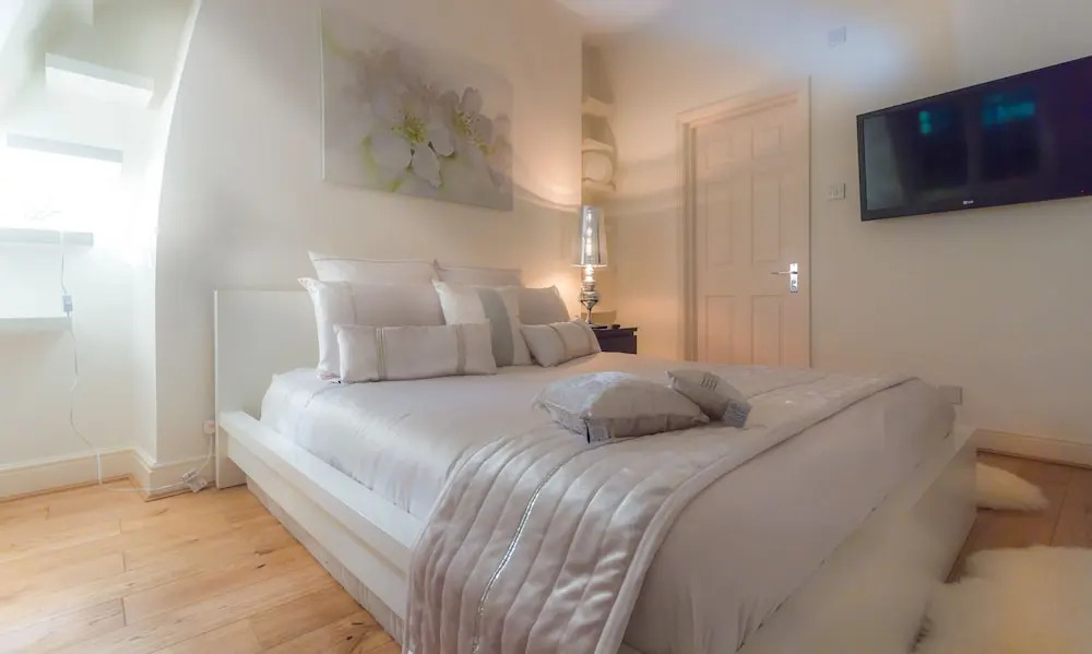 Luxury and Large Private Maisonette
