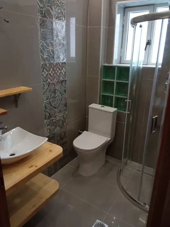 Agios Georgios - 2 Beds - Sleeps 4 - Free Parking
