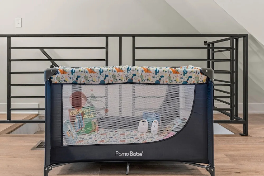 Stylish Near Stadiums & Nightlife Game Room