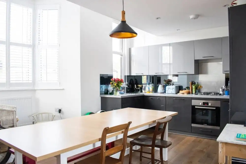 Modern 1 Bed 2-storey Flat in Clapton