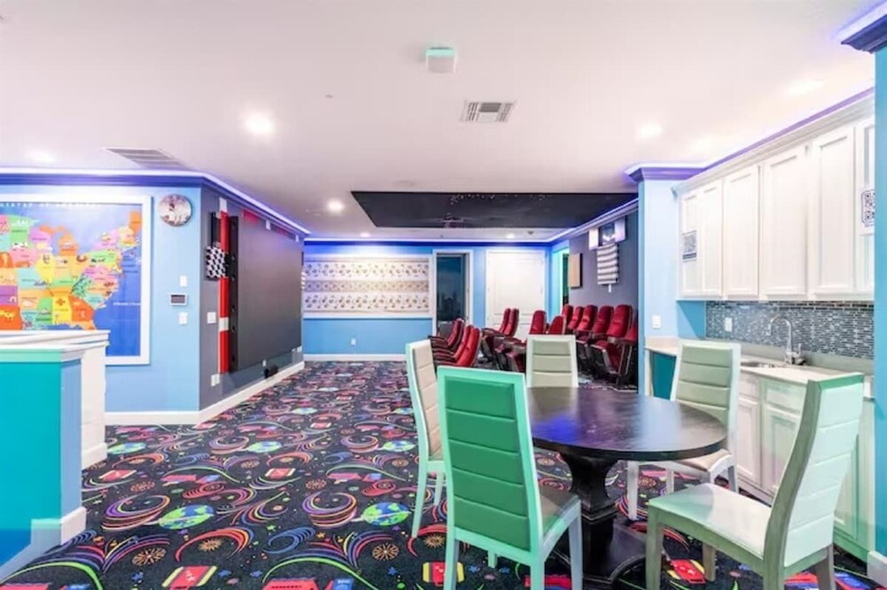 2413-12-rd-famous World Cities Themed Bowling Home