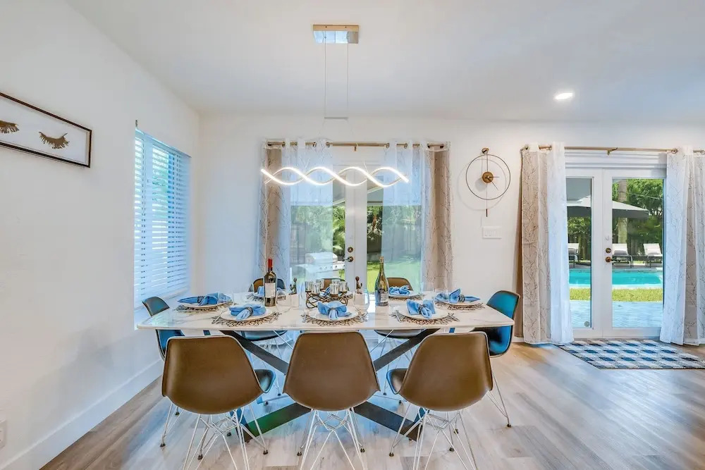 Friendly Fox Luxury Home with Pool & Spa