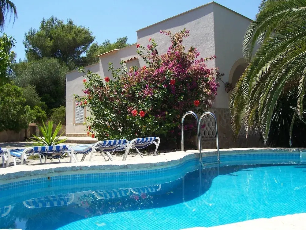 Villa With Pool and air Conditioning