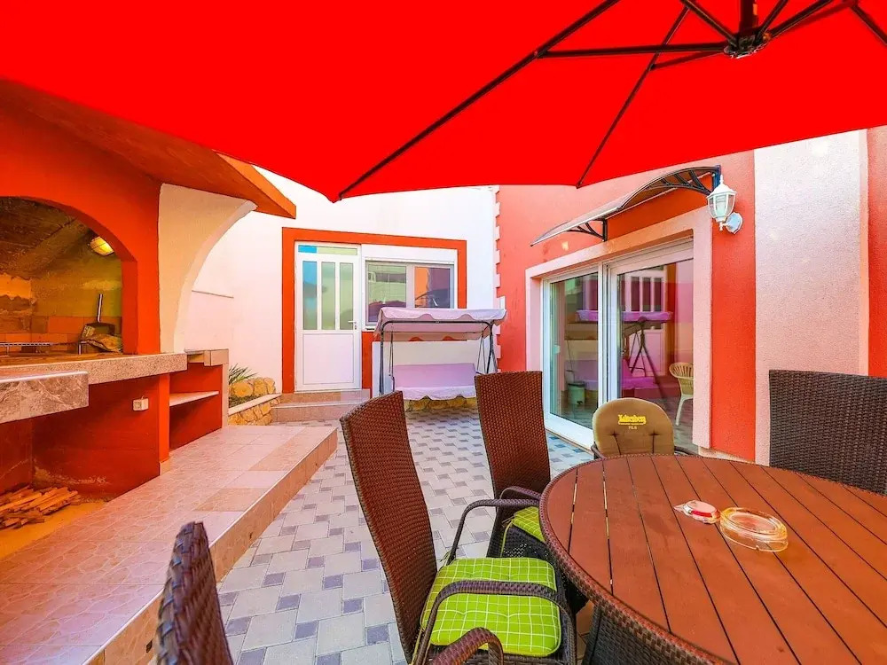 Simplistic Holiday Home in Okrug Gornji With Swimming Pool