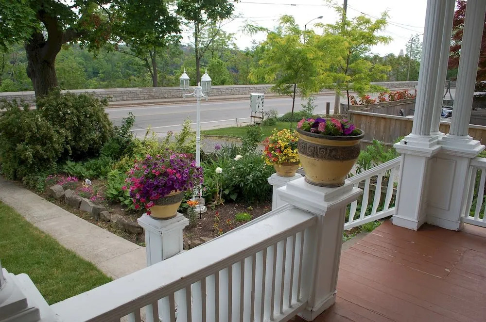 Accommodations Niagara Bed and Breakfast