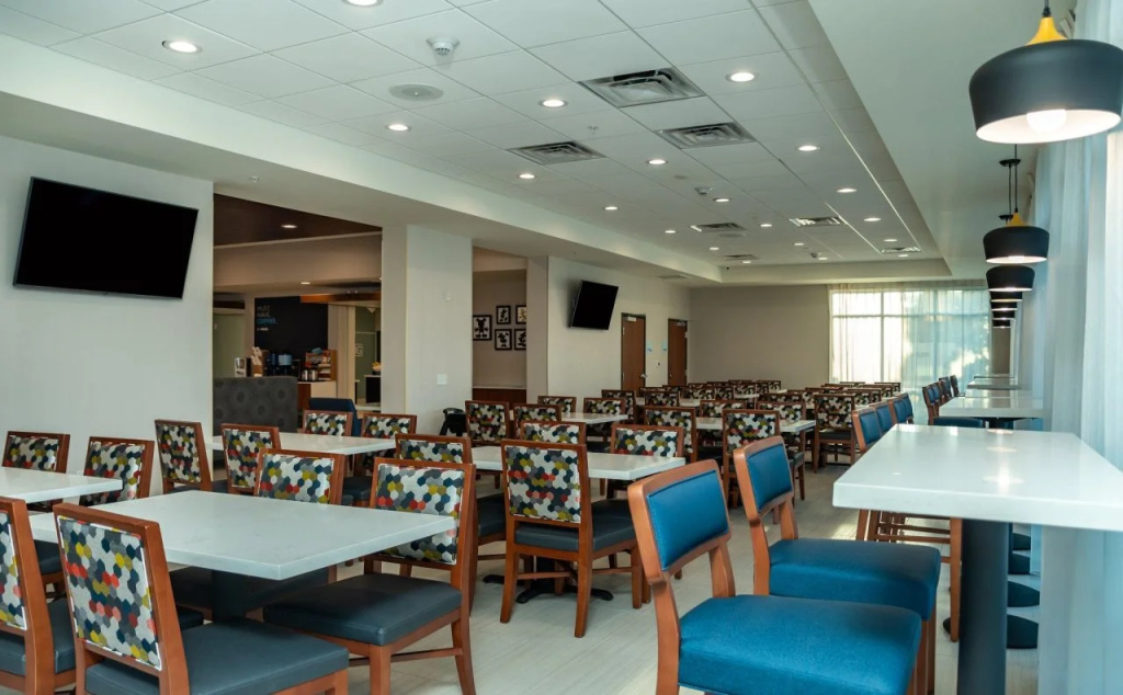 Holiday Inn Express & Suites Orlando- Lake Buena Vista by IHG