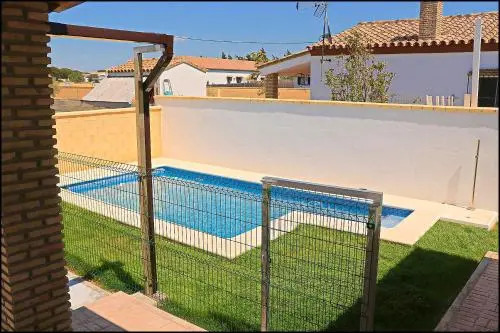 Bungalow en Conil con piscina