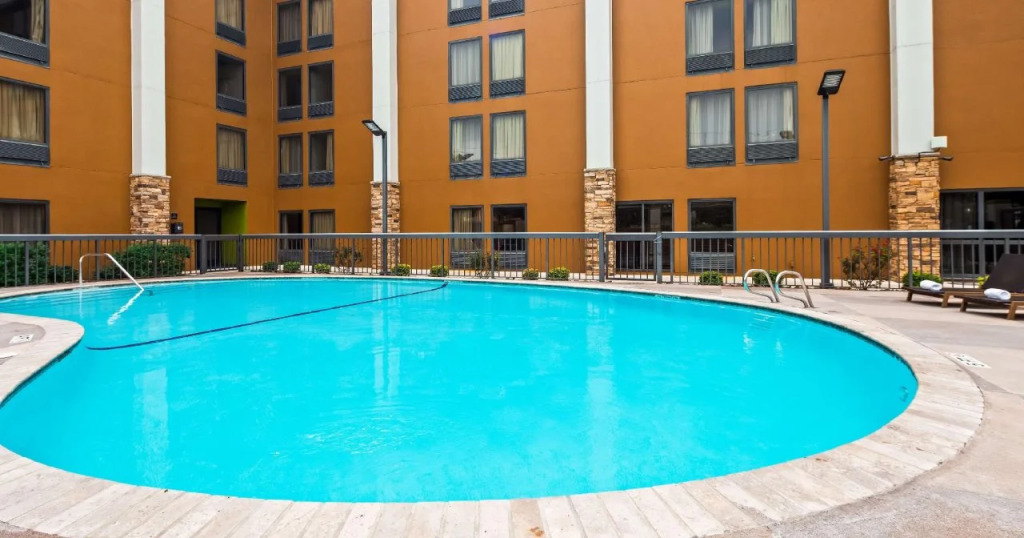 Clarion Pointe near Medical Center