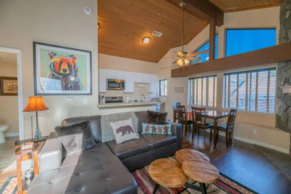 Viking Bear Lair Lakefront Condo