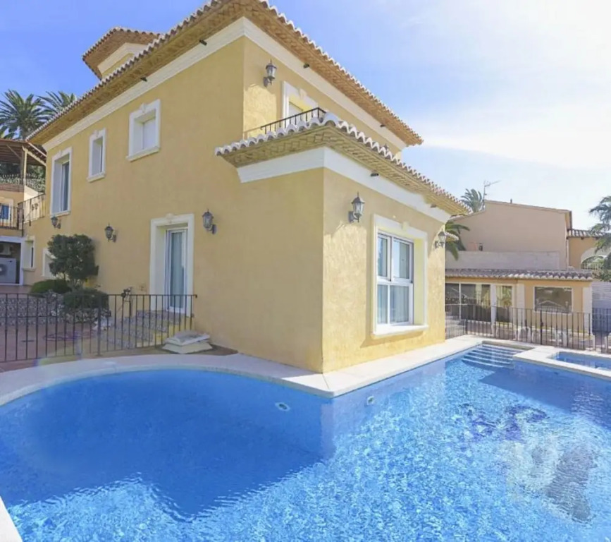 Villa - 5 Bedrooms with Pool - 106414