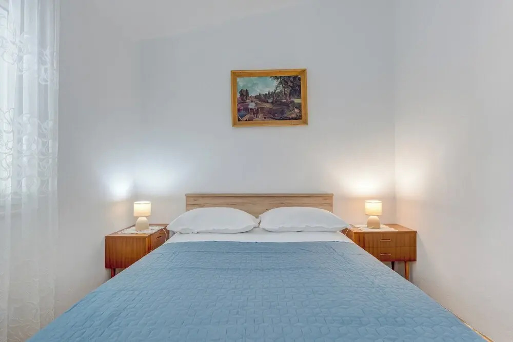 Seafront apt With Terrace, 4 Bedrooms and Mooring