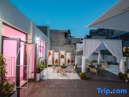 Thick rice light luxury homestay (wuyi square chaozong ancient street shop)