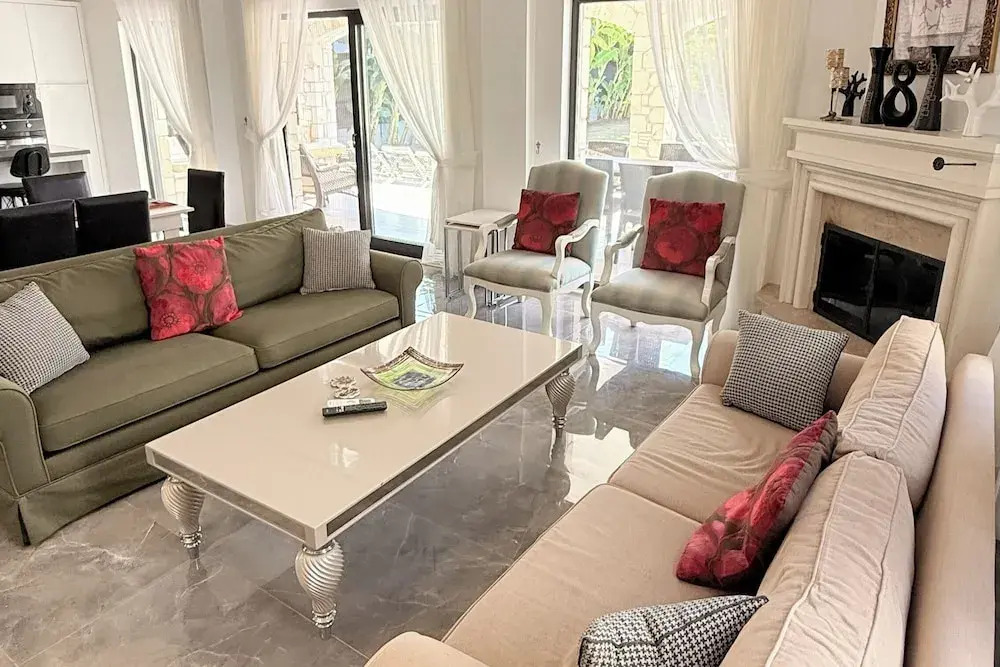 Villa-Sleeps 9-Parking-Pool-Bbq-Hot tub-Pets