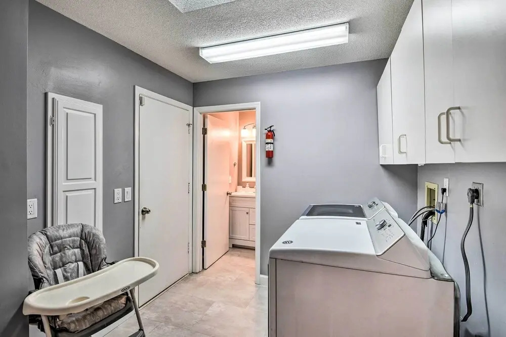 Chic Palm Coast Escape: Lanai & Heated Pool!