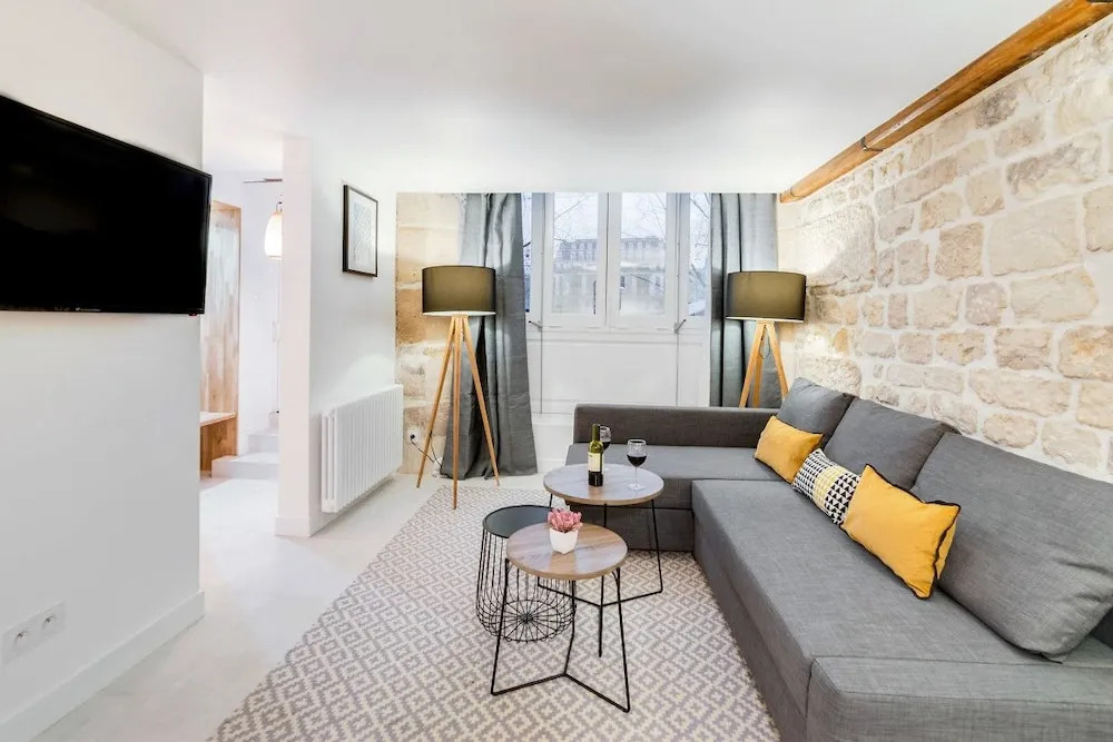 Spacious and Charming Flat on île de la Cité