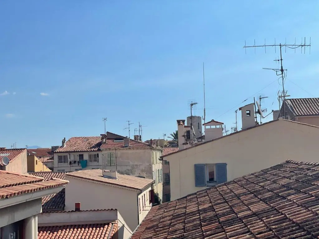 Nice Renting - FERSEN - 2 Rooms Vieil Antibes - AC - Safranier - Big Terrace