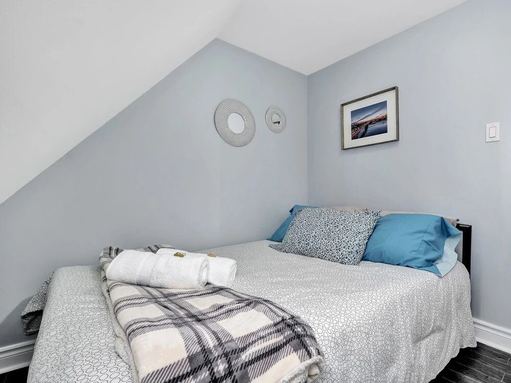2BR Apt With Netflix Access to Rooftop Terrace