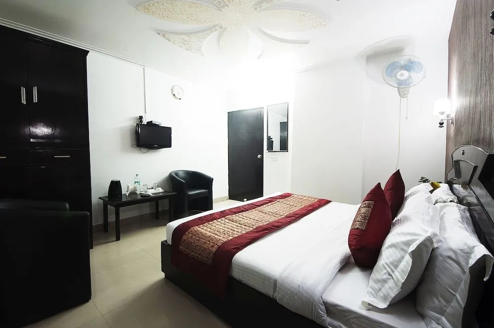 Airport Hotel Paradise Inn
