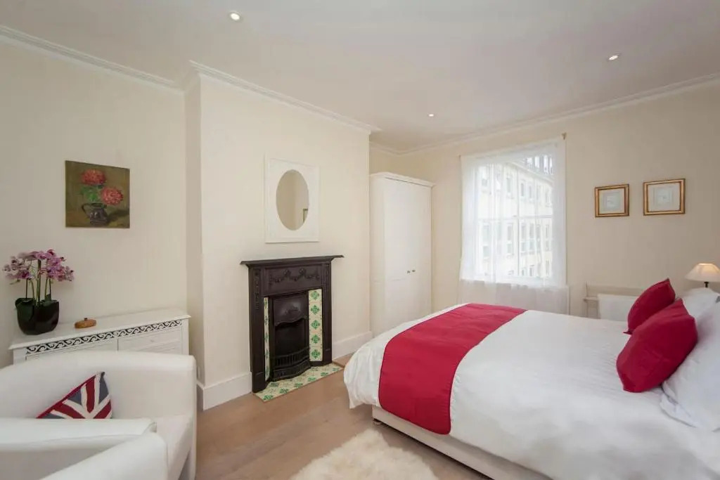 Blenheim House - Luxury City Centre Georgian Townhouse for 8
