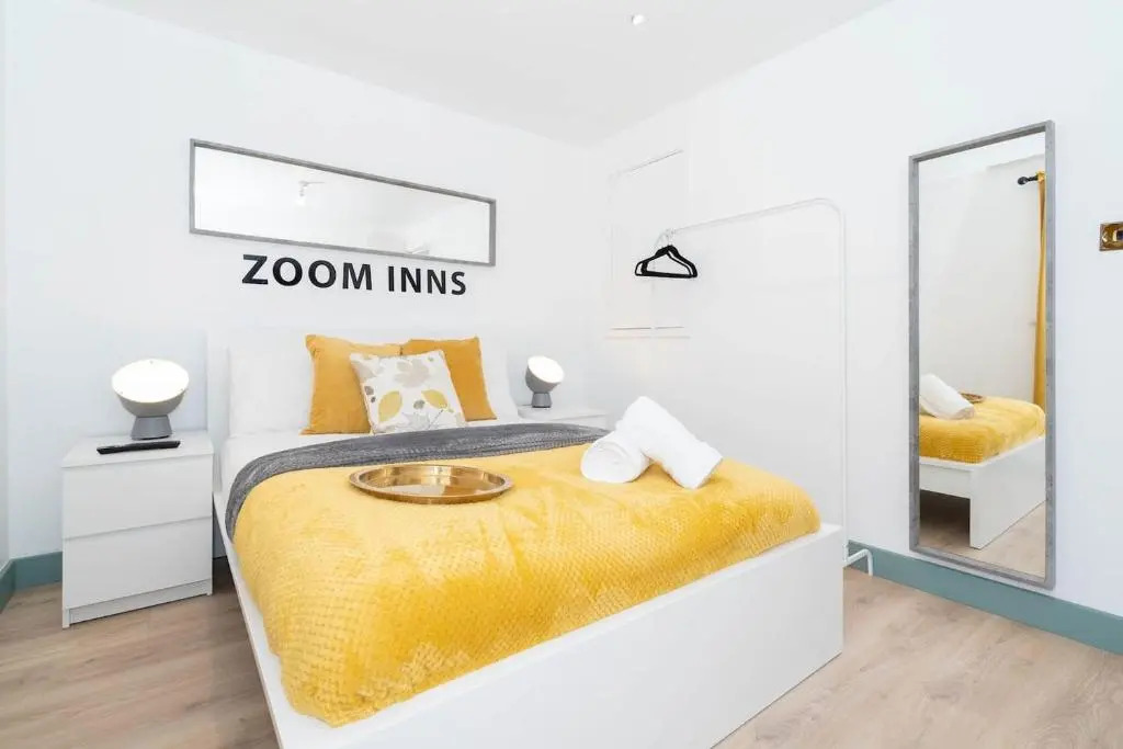 Stylish, modern 3 bedroom townhouse with parking