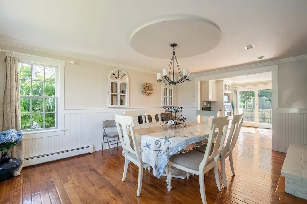 Immaculate Waterfront Beach House 5 Bedroom Home by RedAwning