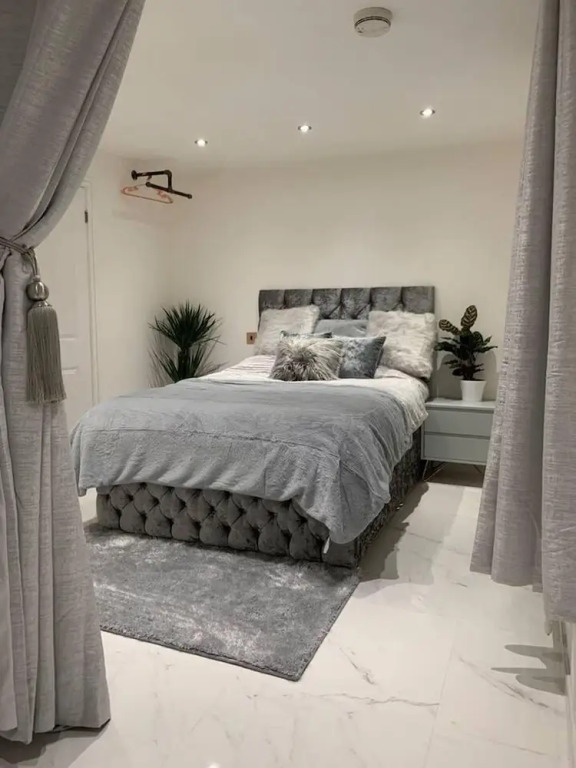 Bury St Edmunds - Apartment - Sleeps 2 - Parking