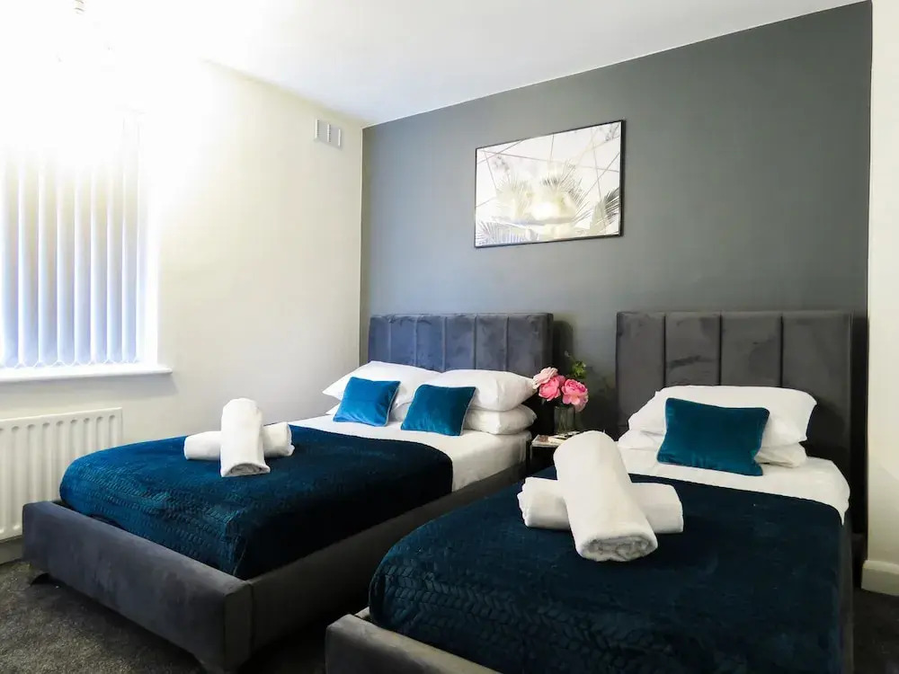Tudors eSuites Four Bedroom House Garden