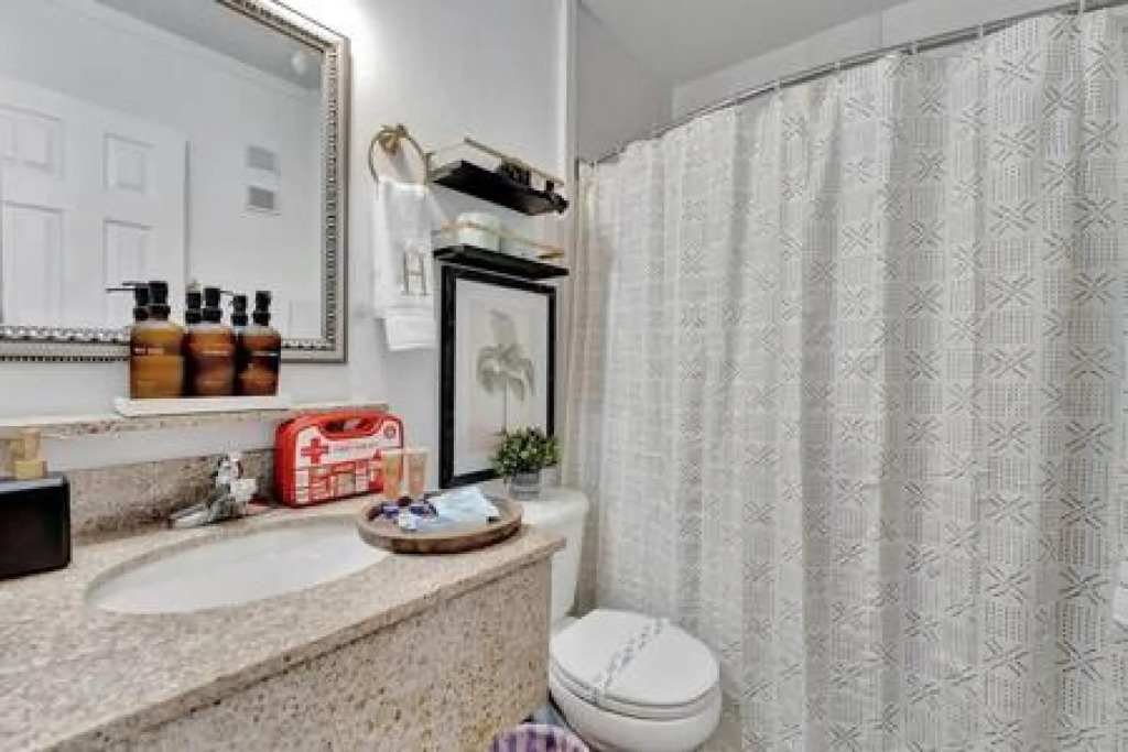 The Hemingway 2bd Tropical Elegance on the Water