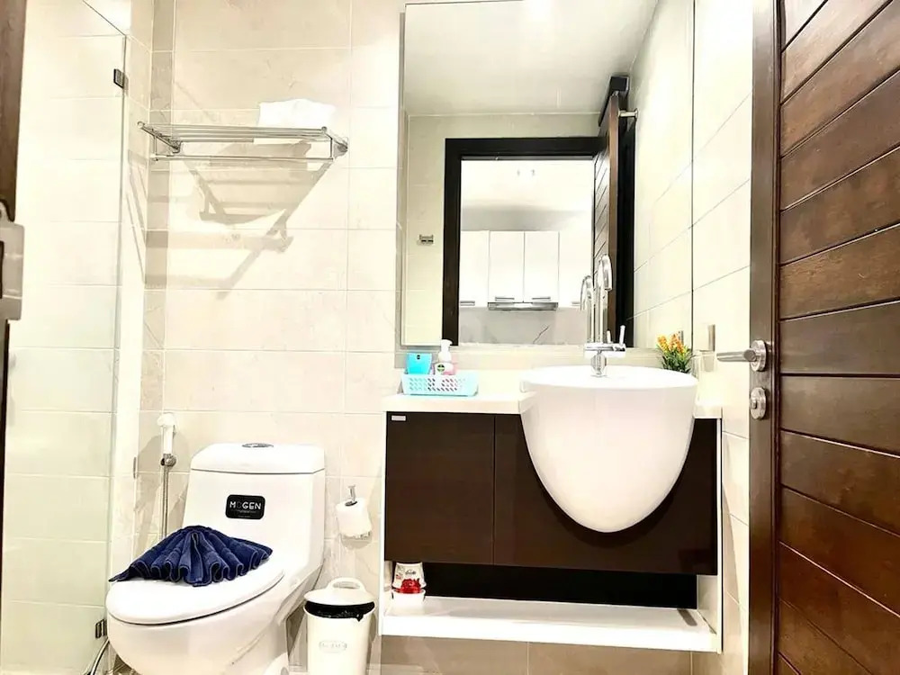 Emerald 521 - Studio With Balcony and Shared Pool