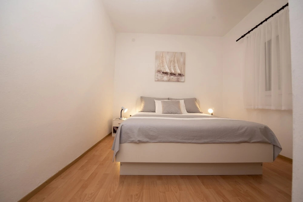 Spacious Apartment w. Balcony, big Garden & Grill