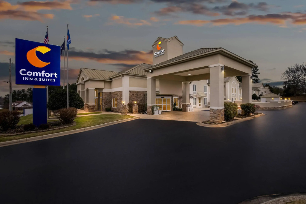 Comfort Inn & Suites Greenwood near University