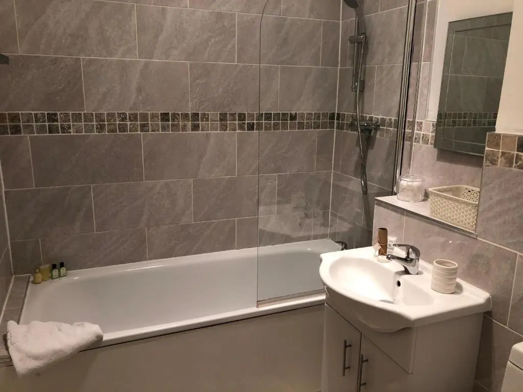 Number 10 service apartment - Danes
