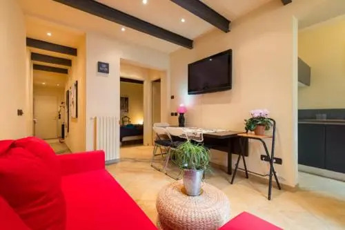 Nadia's Lovely Home - WITH PRIVATE GARDEN AND JACUZZI