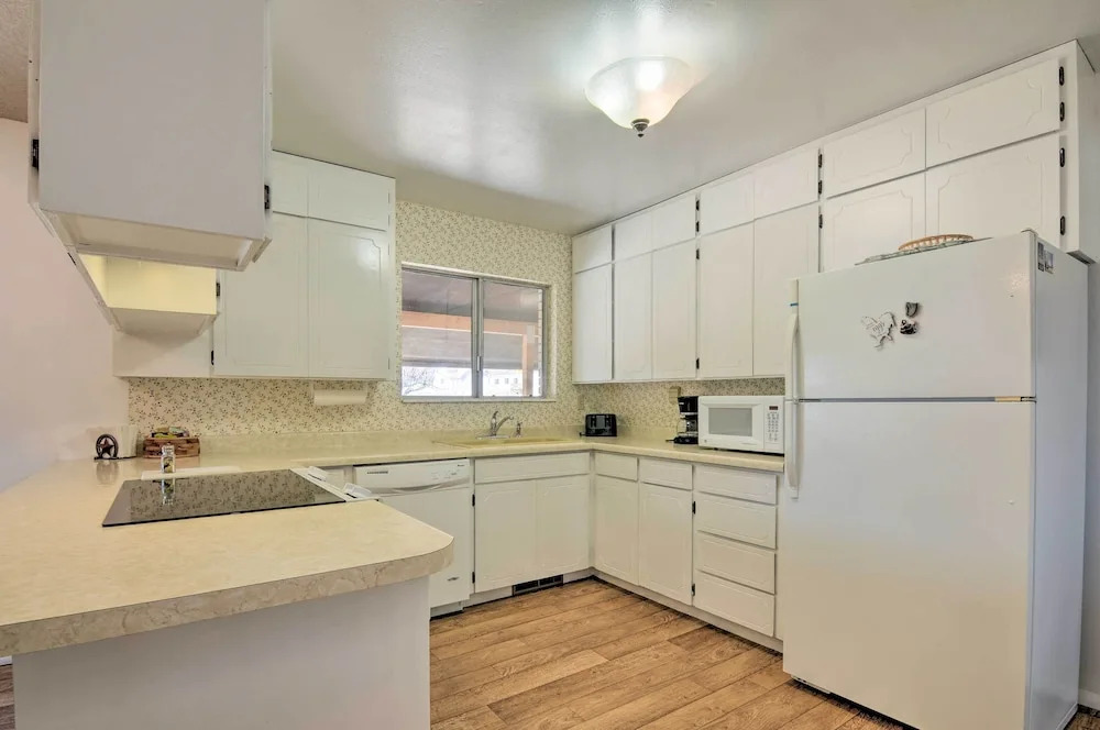 Bryce Canyon Area House w/ Mountain Views!