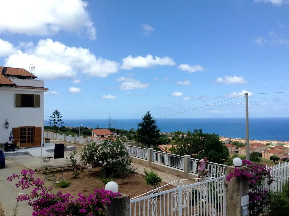 House With 4 Bedrooms in Santa Domenica , With Wonderful sea View and