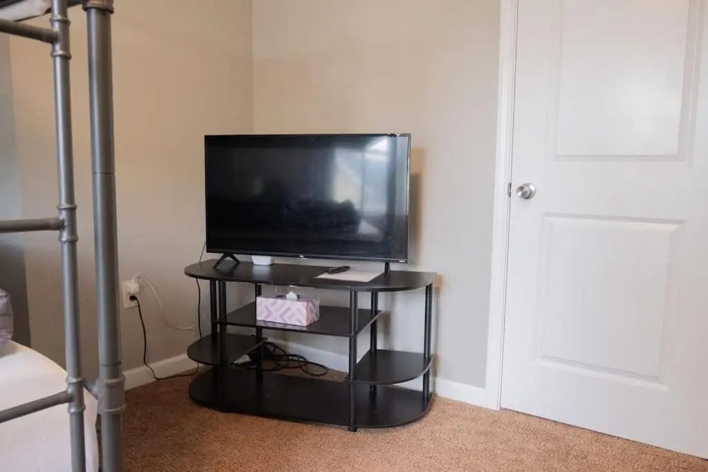 New 4 Bedroom House for Downtown Travelers!!!