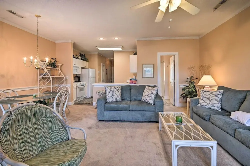 Inviting Myrtle Beach Condo w/ Pool Access!