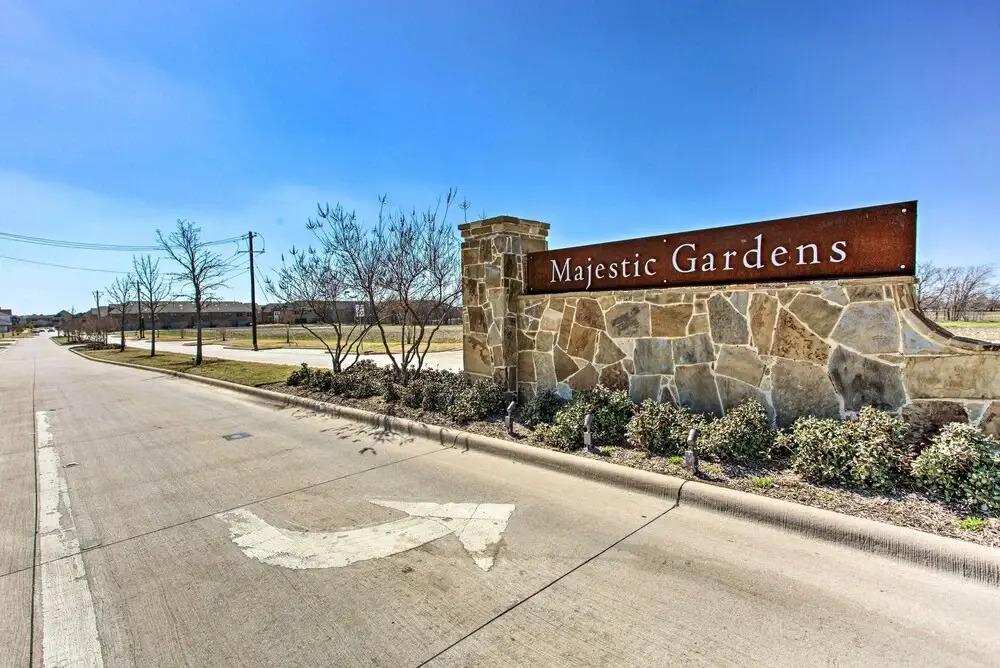 7 Mi to Lewisville Lake: Family Townhome in Frisco