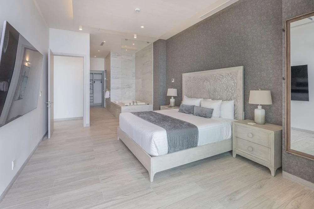 Waves Views Luxury 3BR Oceanfront Condo