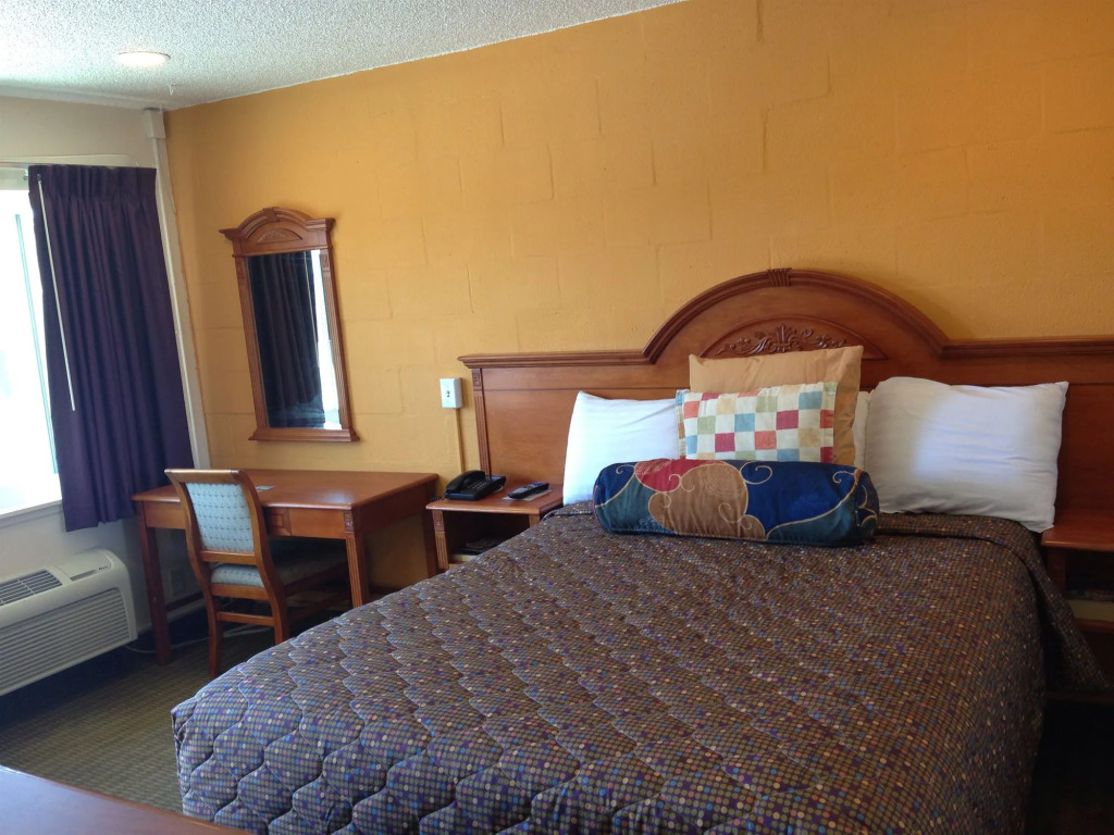 Deluxe Inn