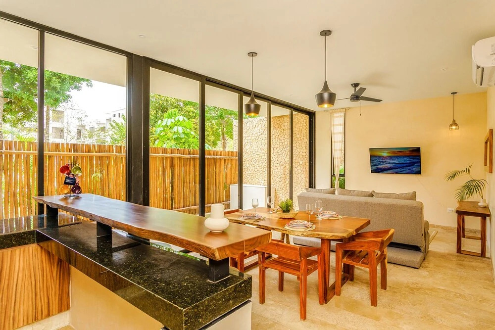 Luminous Private Pool Condo & Communal Rooftop Pool Lounge