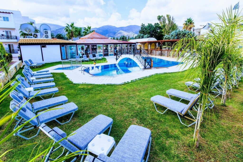 Yiannis Manos Hotel Resort