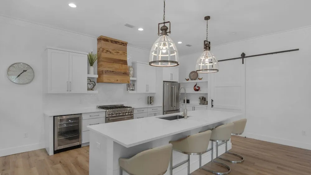 3br/2.5ba, Sleeps 8, Private Beach Access!