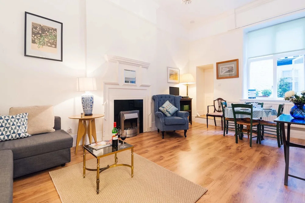 The Chelsea Embankment Apartment - EC