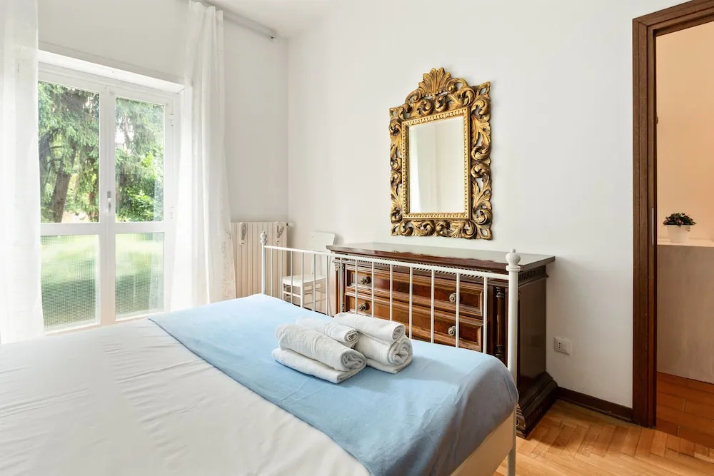 Bright Flat With Shared Garden