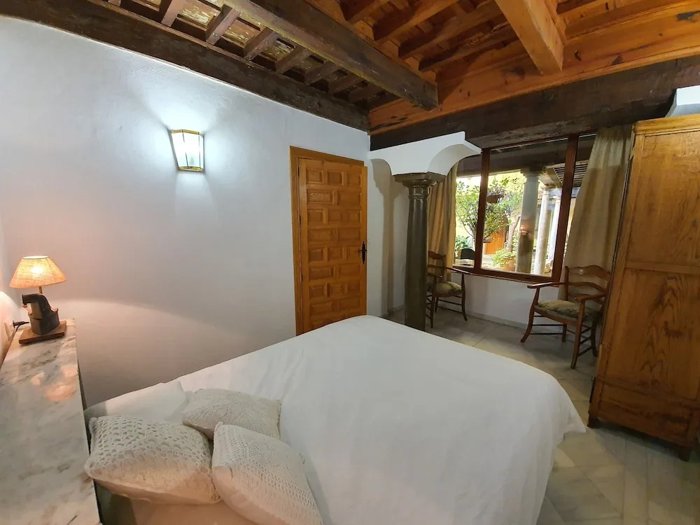 Alhambra Nest