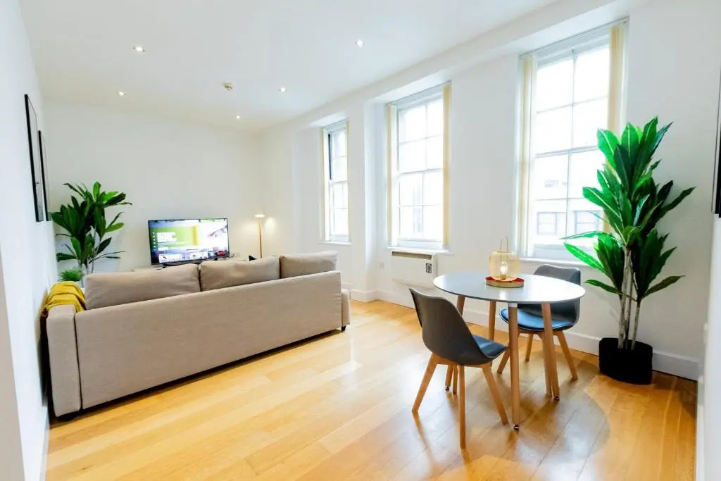 Modern and Spacious 1 Bed Apartment City Centre