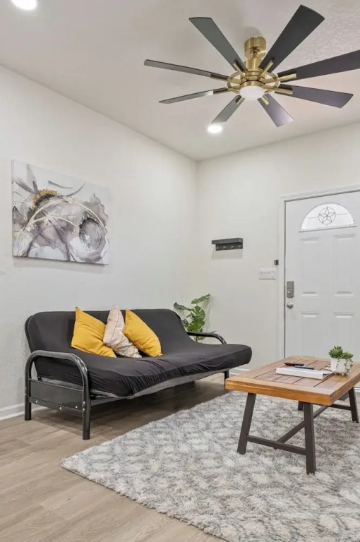 Glorius Amazing 2br/1ba Stay Near Lively Downtown!